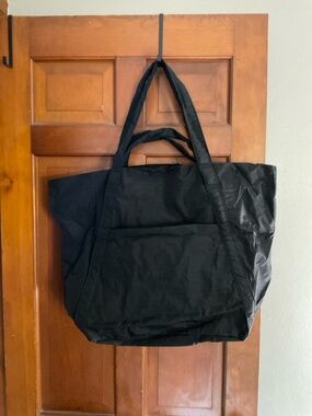 BAGGU Black Cloud Travel Bag NWT Large size Discontinued